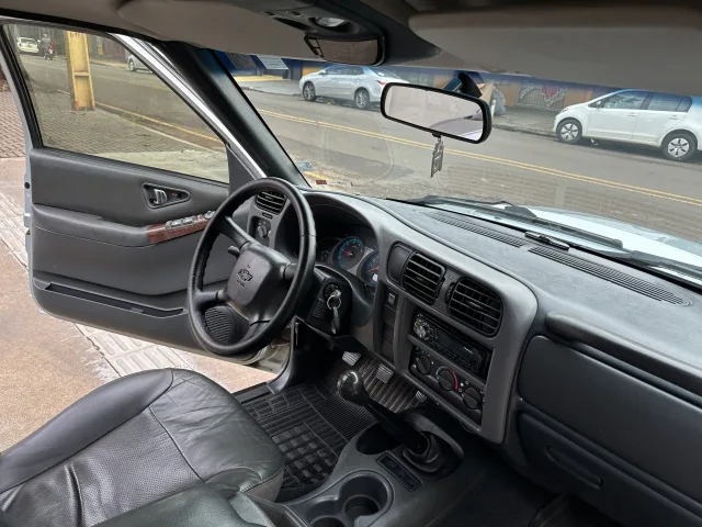 Chevrolet S10 Cabine Dupla Executive 4X2 2.4 (flex) (CAB. Dupla) Prata Completo — foto 15