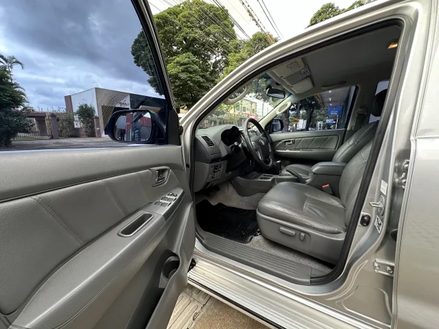 Toyota Hilux Cabine Dupla Hilux 2.7 Flex SRV CD 4X2 Prata Completo — foto 7
