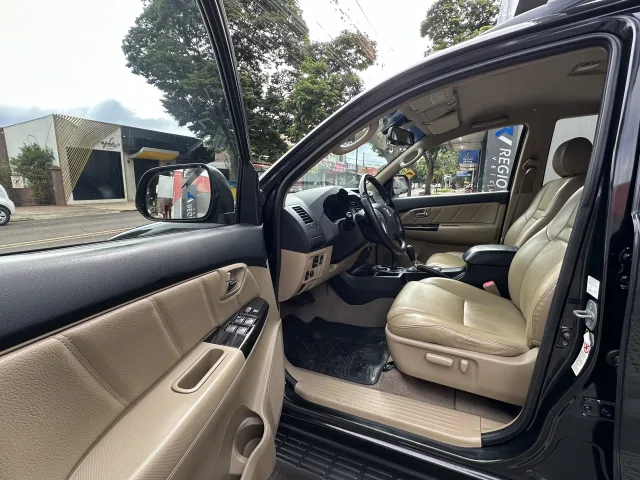 Toyota Hilux SW4 3.0 TDI 4X4 SRV 7L (AUT) Preto Completo — foto 6