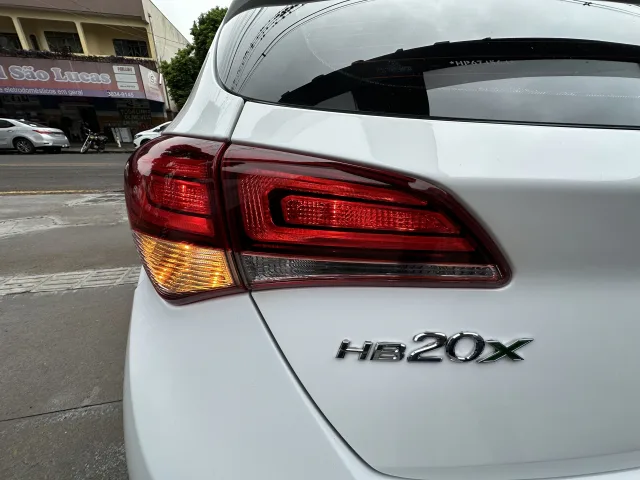 Hyundai HB20X Premium 1.6 (AUT) Branco Completo — foto 12