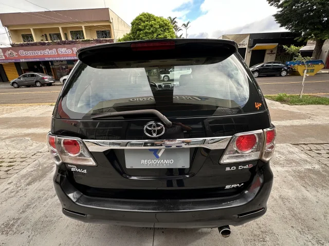 Toyota Hilux SW4 3.0 TDI 4X4 SRV 7L (AUT) Preto Completo — foto 4