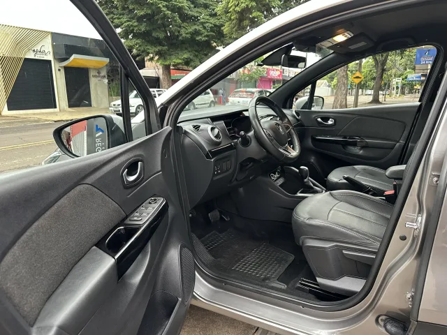 Renault Captur 1.3 TCE Intense CVT Cinza Completo — foto 6