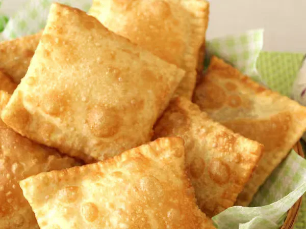 Combo: 50 Mini Pastéis de Carne