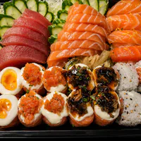Combinado 9 - 32 Unid (6 Sashimi Salmão, 6 Sashimi Atum, 4 Niguiri Salmão...)