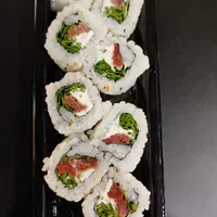 Uramaki Tomate Seco 8 Unid  (Nori, Shari, Salmão, Patê de Tomate Seco...)