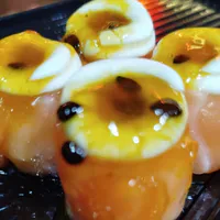 Gunkan Geleia de Maracujá 4 Unid (Gohan, Salmão, Cream Cheese e Geléia...)