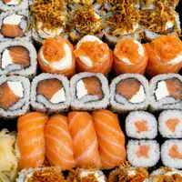 Combinado 6 - 32 Unid (8 Uramaki Philadelphia, 8 Uramaki Poró...)