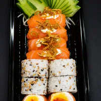 Combinado 4 - 10 Unid (4 Niguiri Poró, 4 Uramaki Philadelphia, 2 Gunkan Salmão)