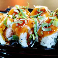 Uramaki  Philadelphia Especial 8 Unid (Salmão, Shari, Cream Cheese, Tarê...)