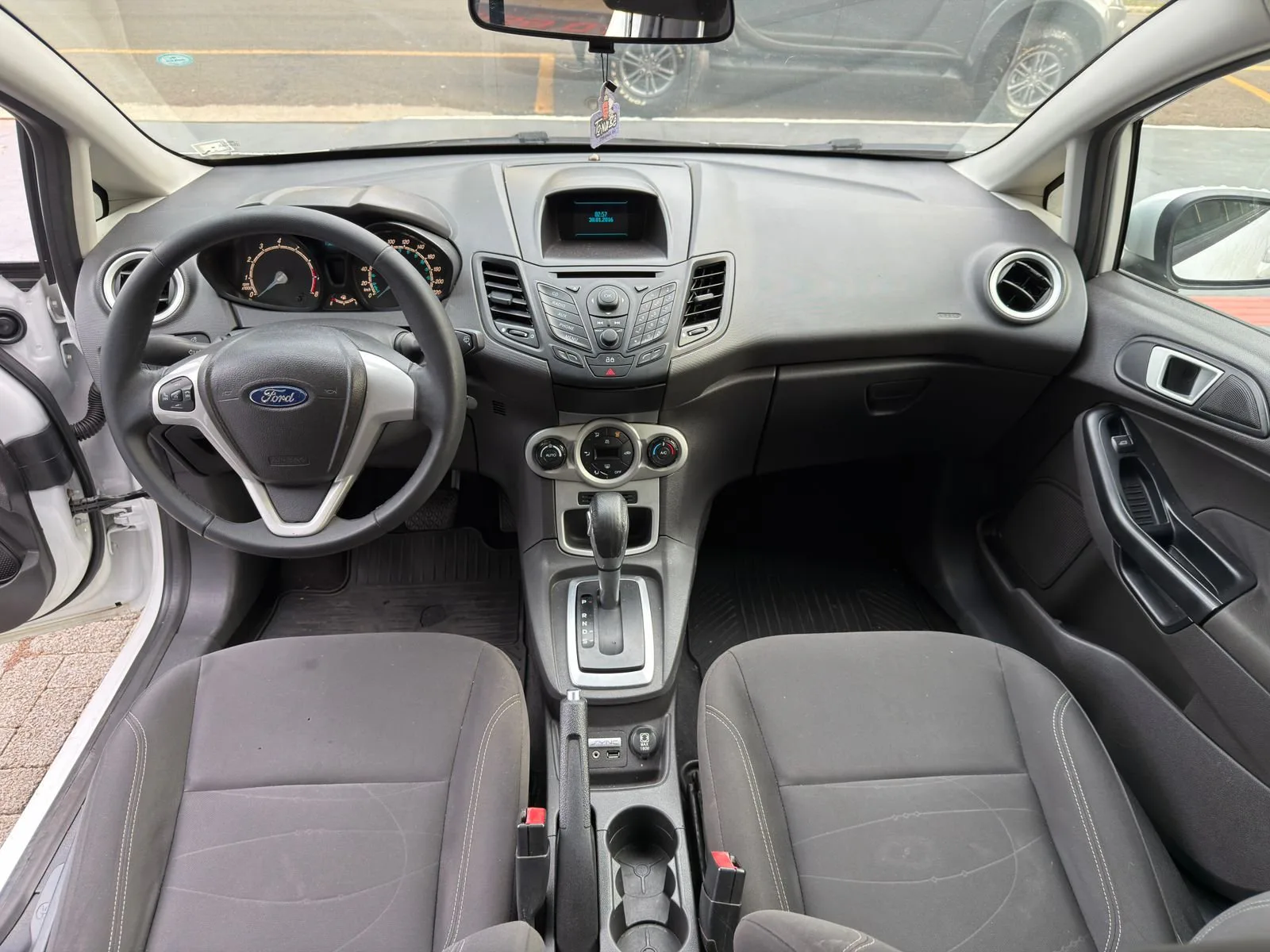 Ford Fiesta — foto 10