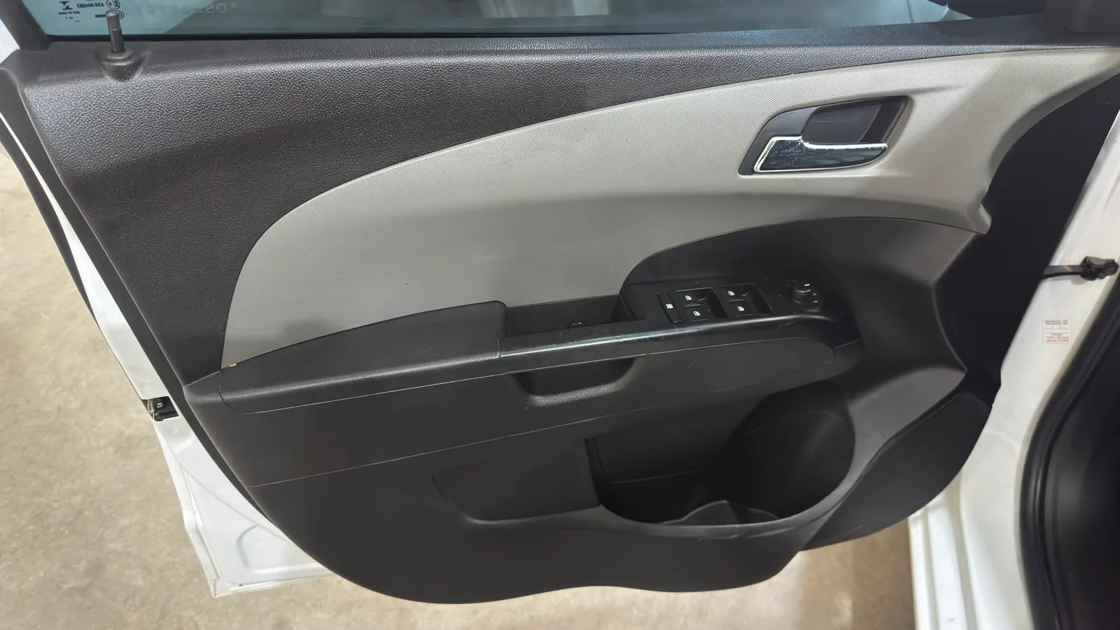 Chevrolet SONIC HB — foto 14
