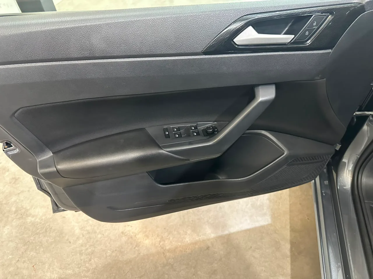 Volkswagen Polo 1.0 — foto 14