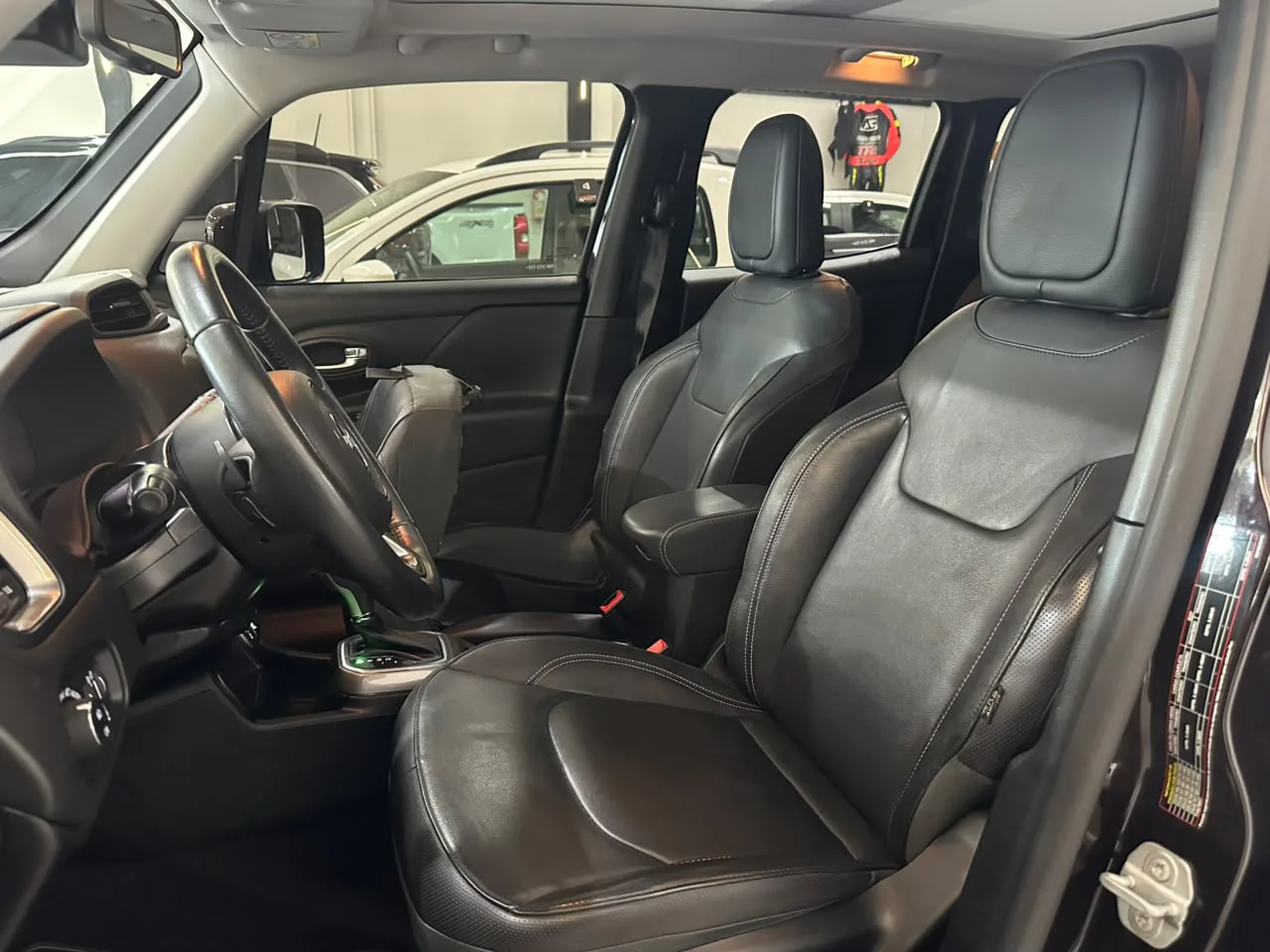 Jeep Renegade — foto 12