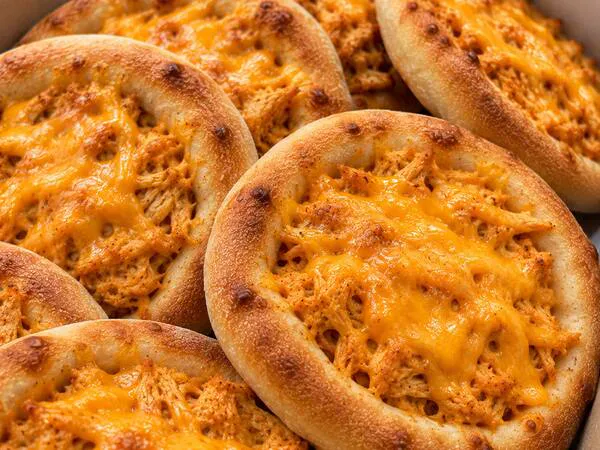 Esfiha - Frango com Cheddar