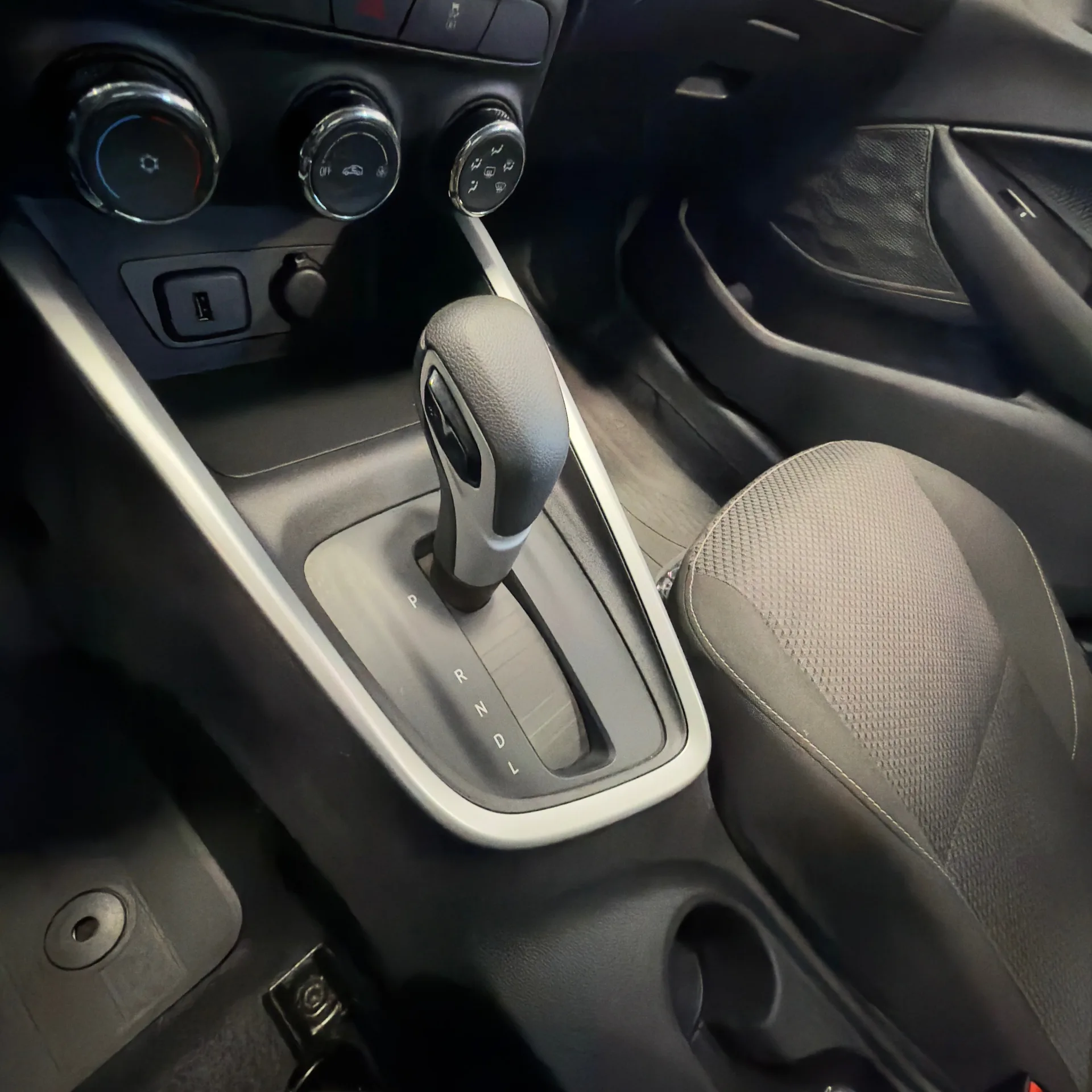 Chevrolet Onix — foto 7