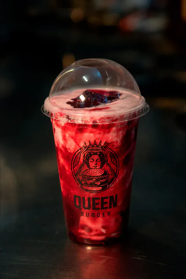 MILKSHAKE DE CREME COM FRUTAS VERMELHAS