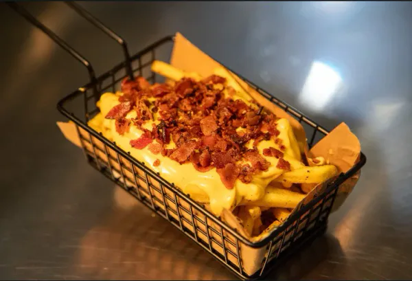 BATATA CHEDDAR E BACON